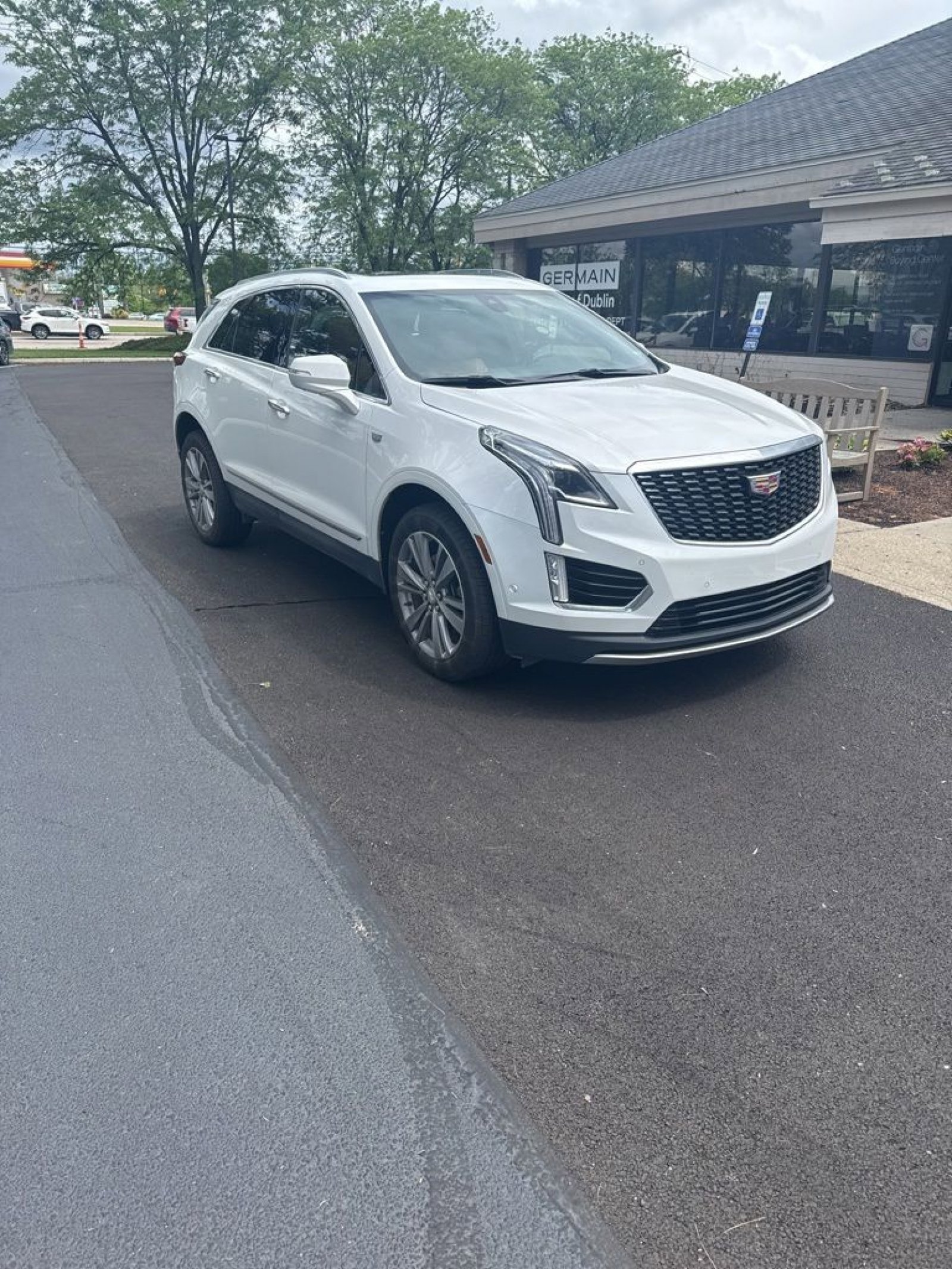 Used 2025 Cadillac XT5 Premium Luxury w/ Technology Package AWD/4WD image 3