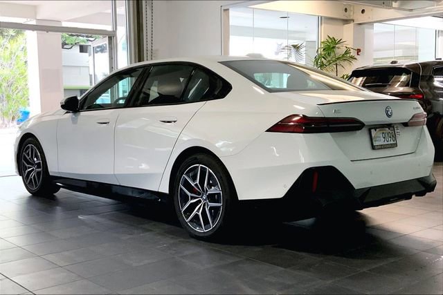 Used 2025 BMW i5 eDrive40i w/ M Sport Package image 5