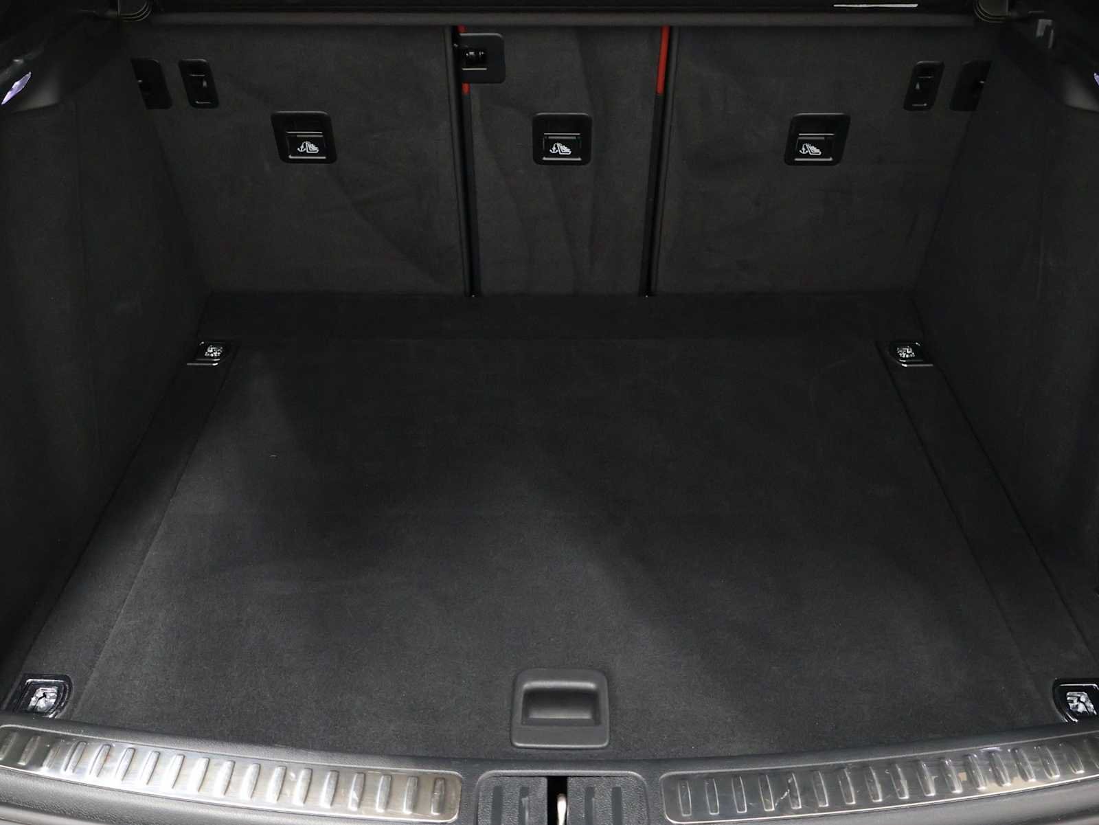 Certified 2023 Porsche Macan S AWD/4WD image 38