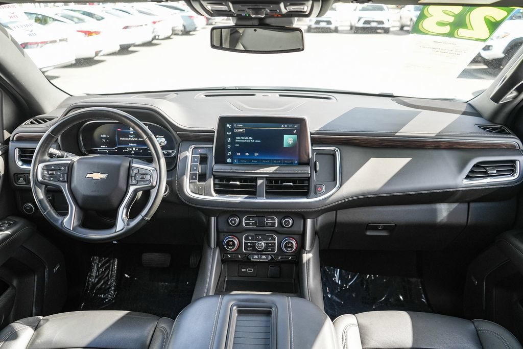Used 2023 Chevrolet Suburban LT w/ Luxury Package RWD image 13
