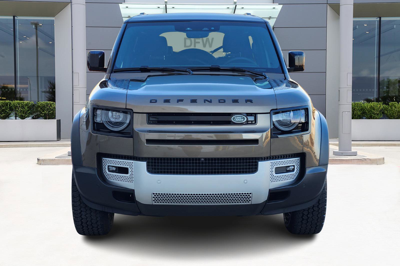 Certified 2025 Land Rover Defender 90 S image 2