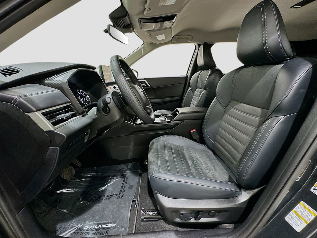 Used 2025 Mitsubishi Outlander SE image 22