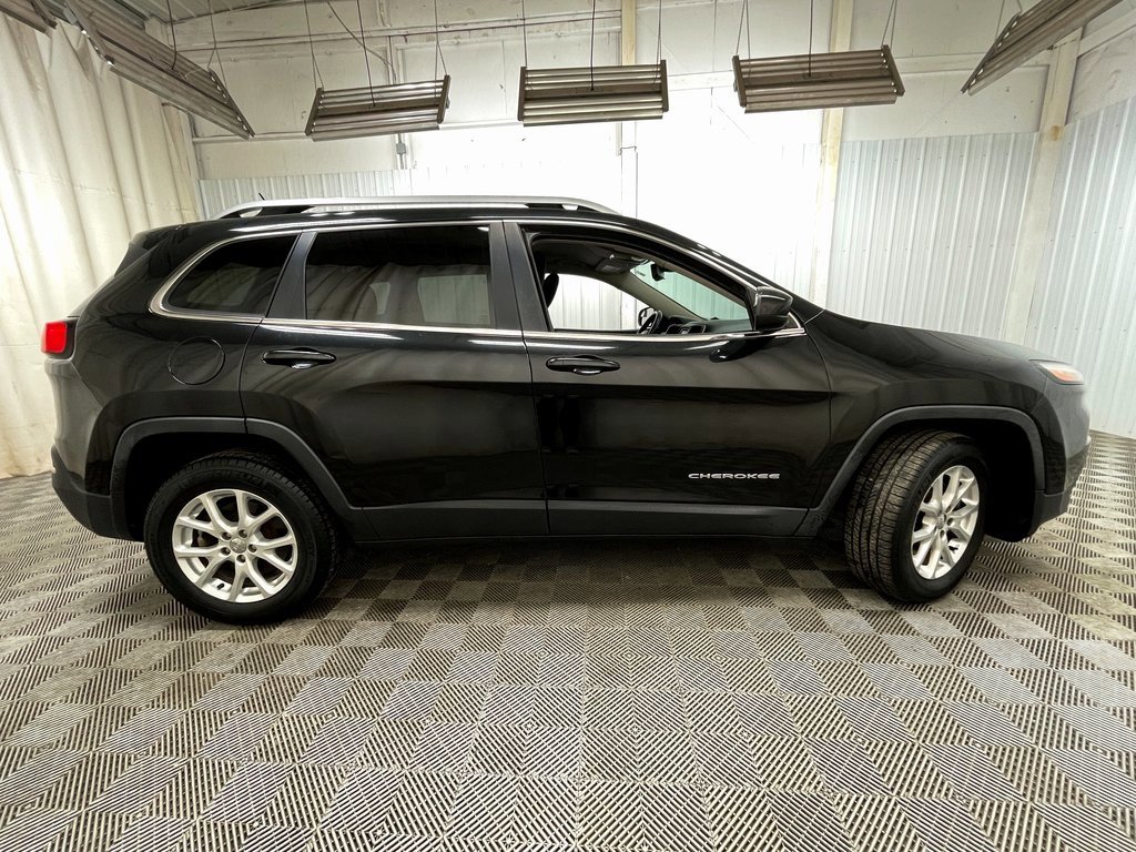 Used 2015 Jeep Cherokee Latitude w/ Cold Weather Group image 14