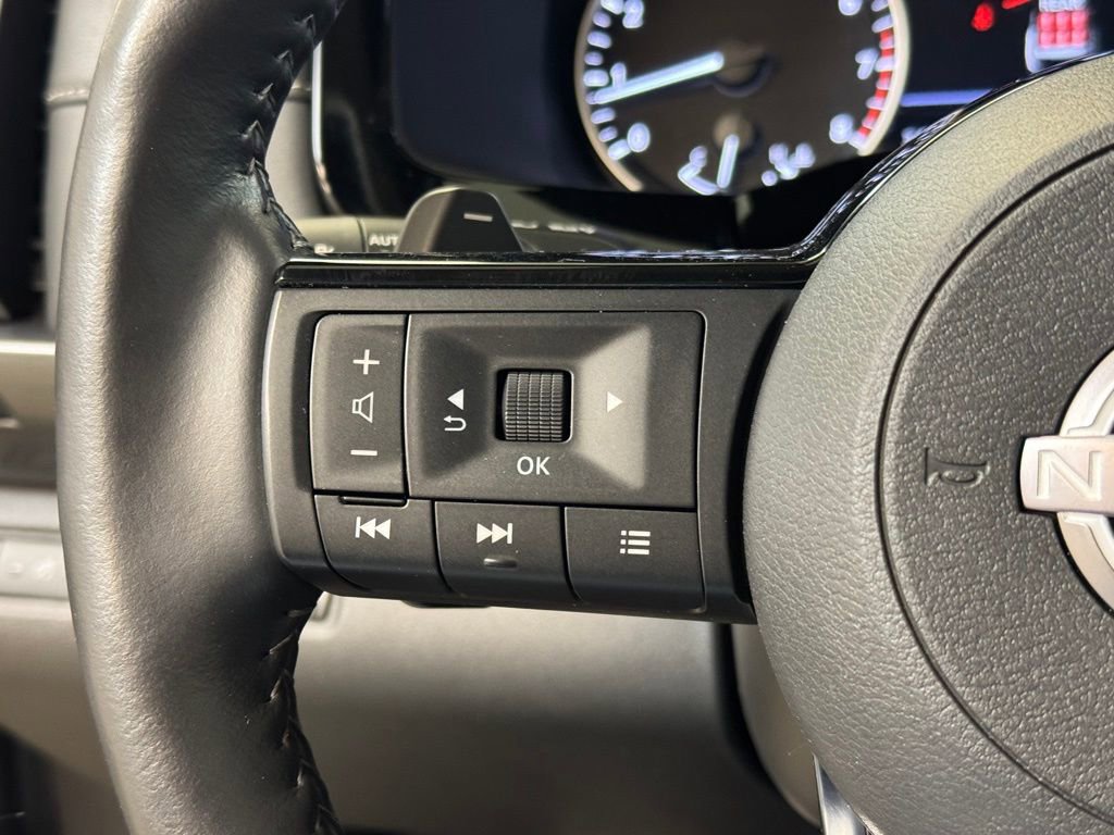 Used 2025 Nissan Pathfinder SL AWD/4WD image 33