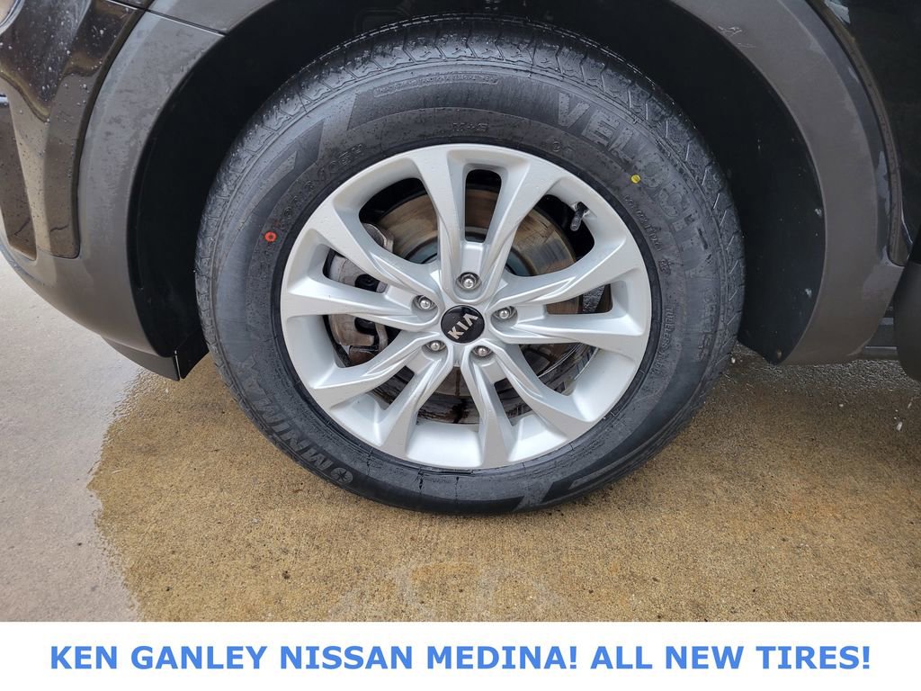 Used 2021 Kia Telluride LX image 18