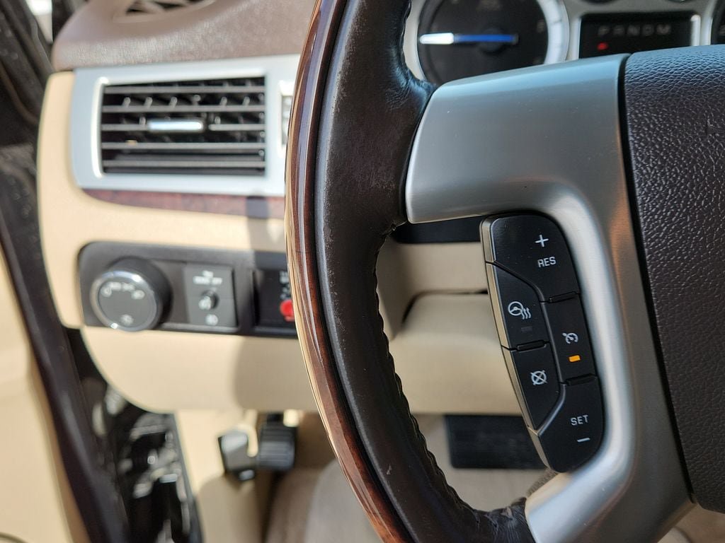 Used 2013 Cadillac Escalade Luxury AWD/4WD image 22