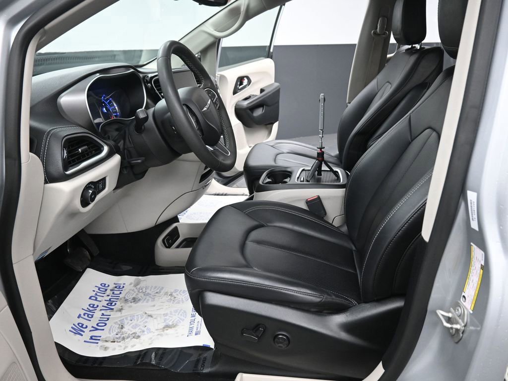 Used 2024 Chrysler Pacifica Select image 31