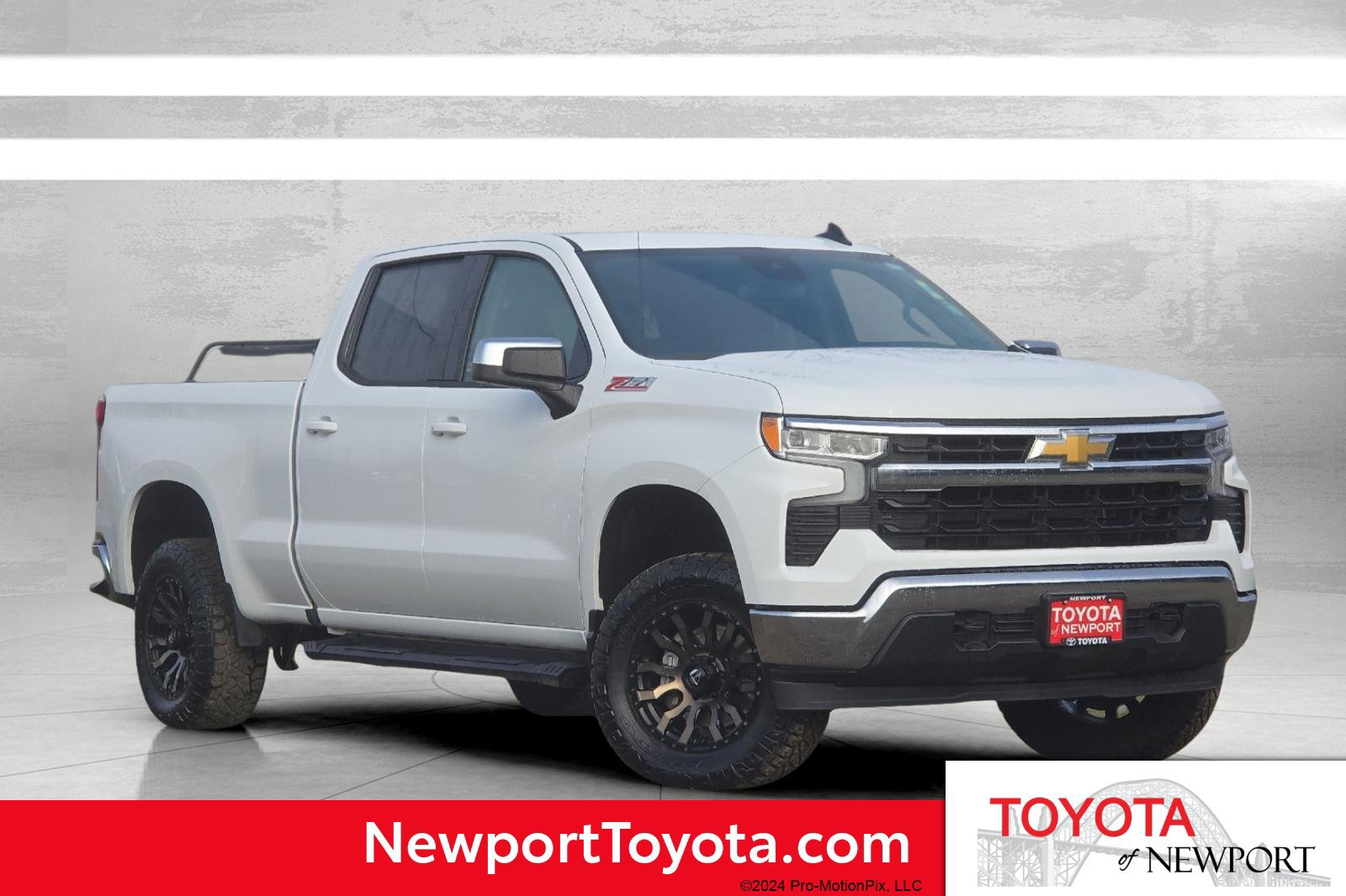 Used 2024 Chevrolet Silverado 1500 LT w/ Z71 Off-Road Package AWD/4WD image 1