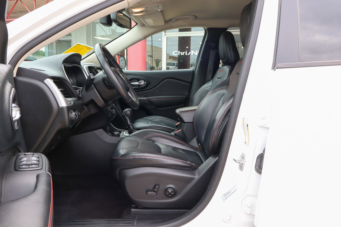 Used 2015 Jeep Cherokee Trailhawk w/ Comfort/Convenience Group AWD/4WD image 7