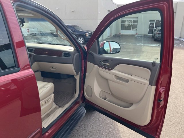 Used 2012 Chevrolet Suburban LT w/ Luxury Package image 36