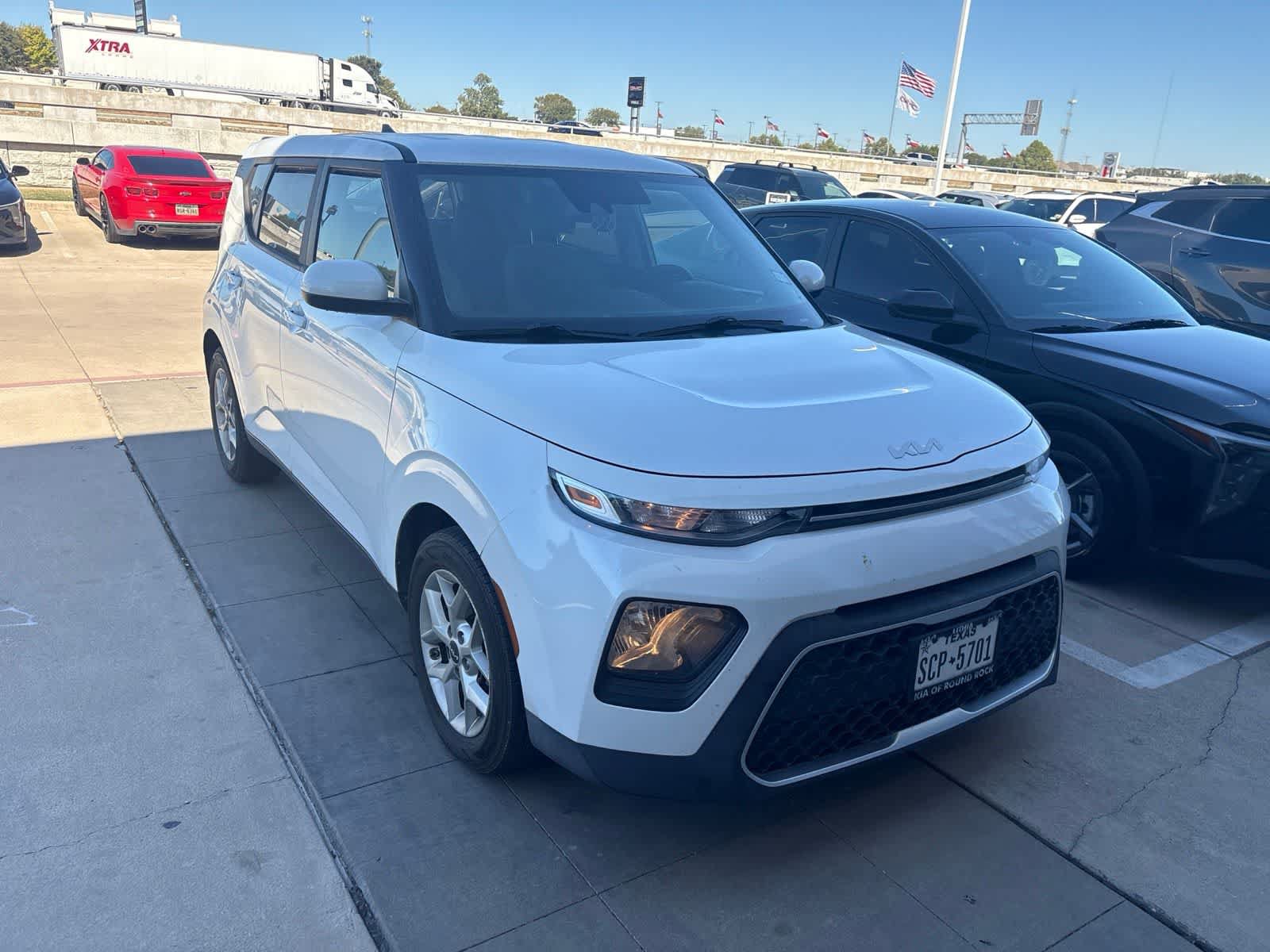 Used 2022 Kia Soul LX w/ Technology Package FWD image 2