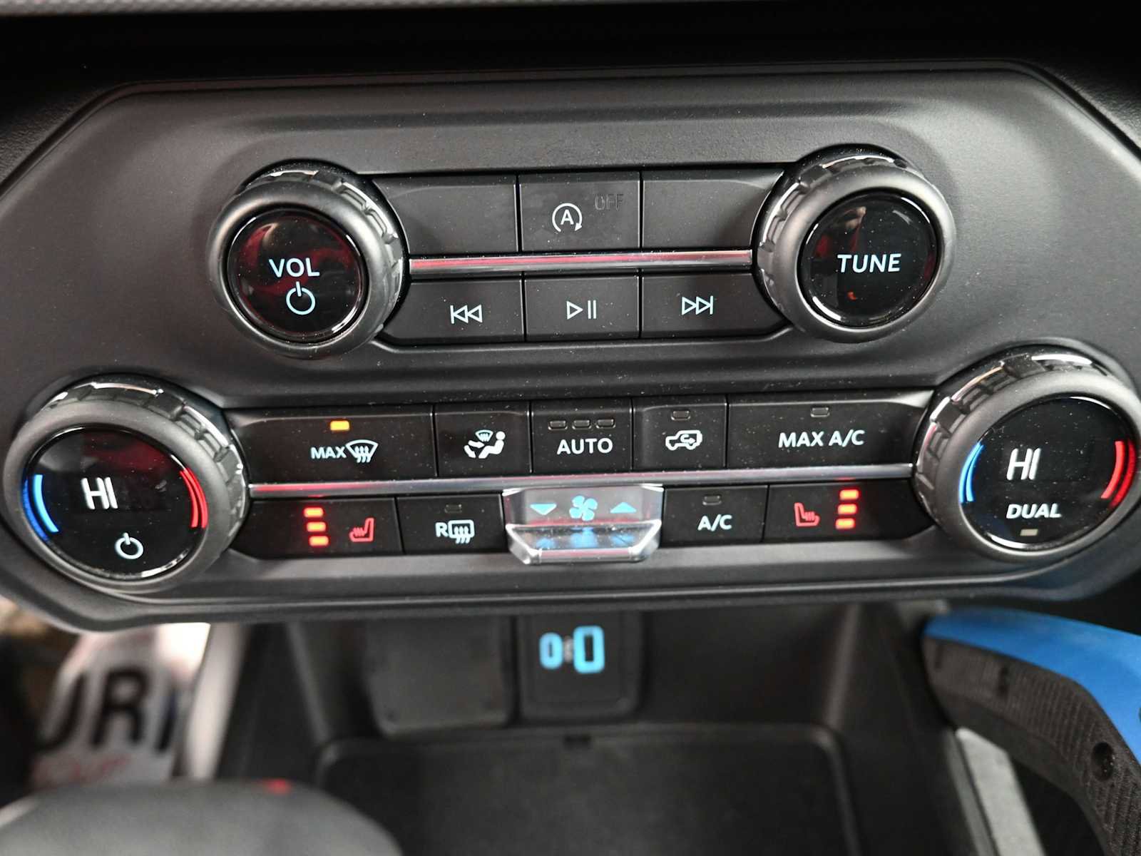 Used 2023 Ford Bronco Black Diamond image 8