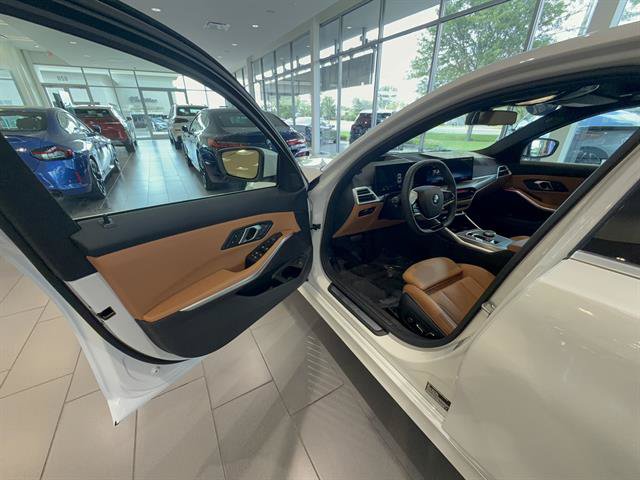 New 2025 BMW 330i xDrive Sedan w/ Premium Package AWD/4WD image 29