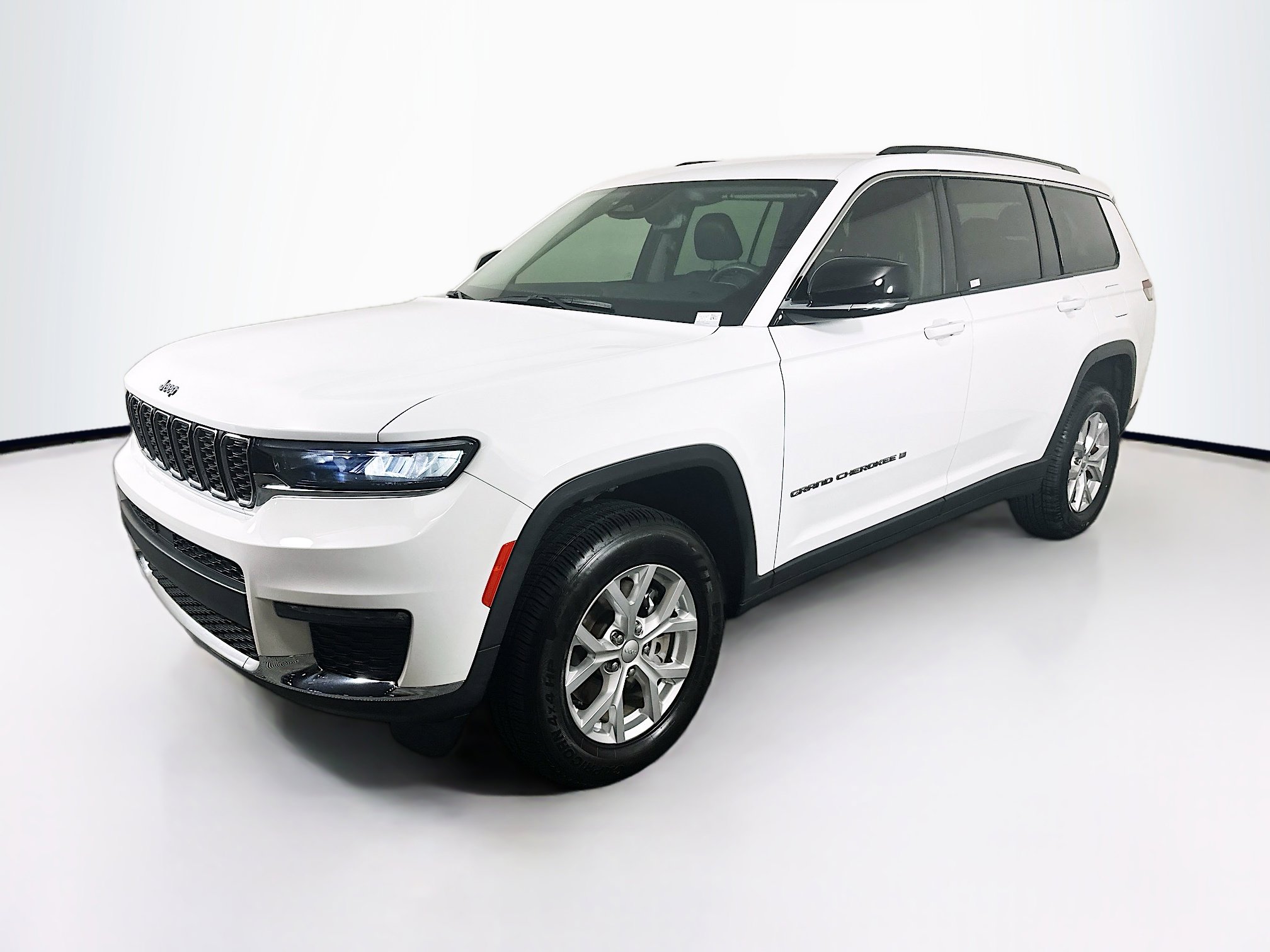 Used 2023 Jeep Grand Cherokee L Limited image 3