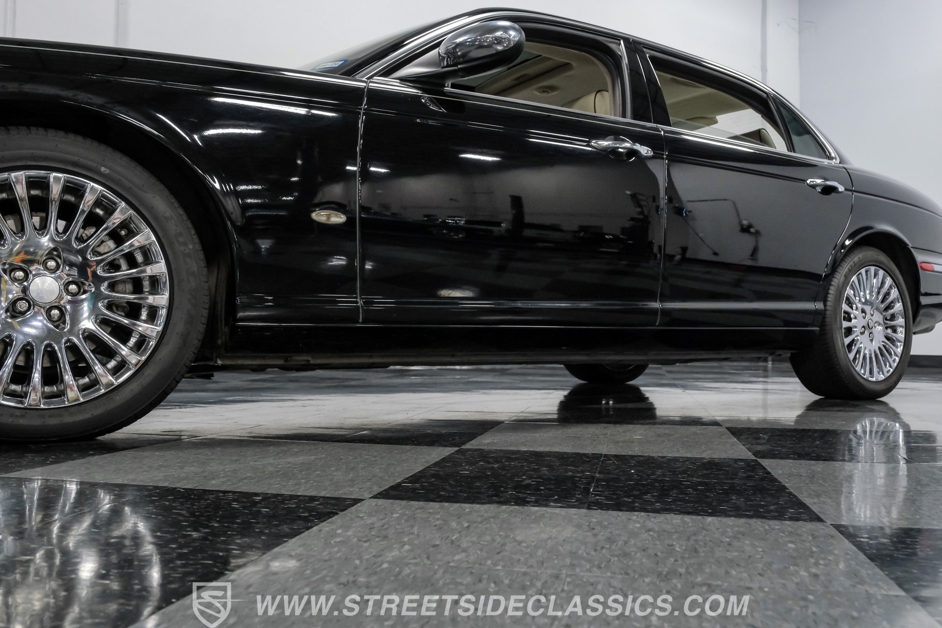 Used 2007 Jaguar XJ8 L RWD image 20