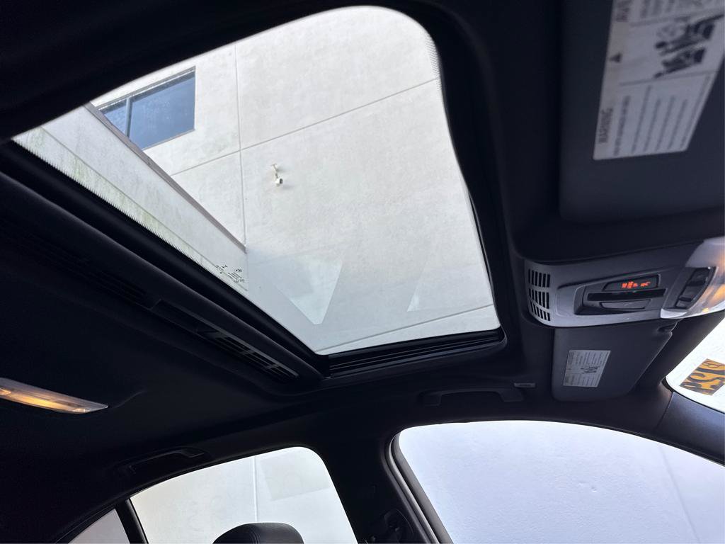 Used 2016 BMW 320i Sedan RWD image 21