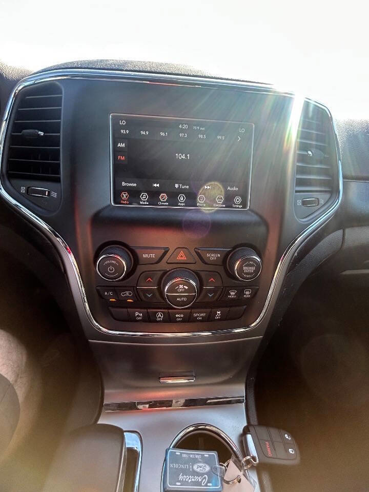 Used 2018 Jeep Grand Cherokee Laredo image 15