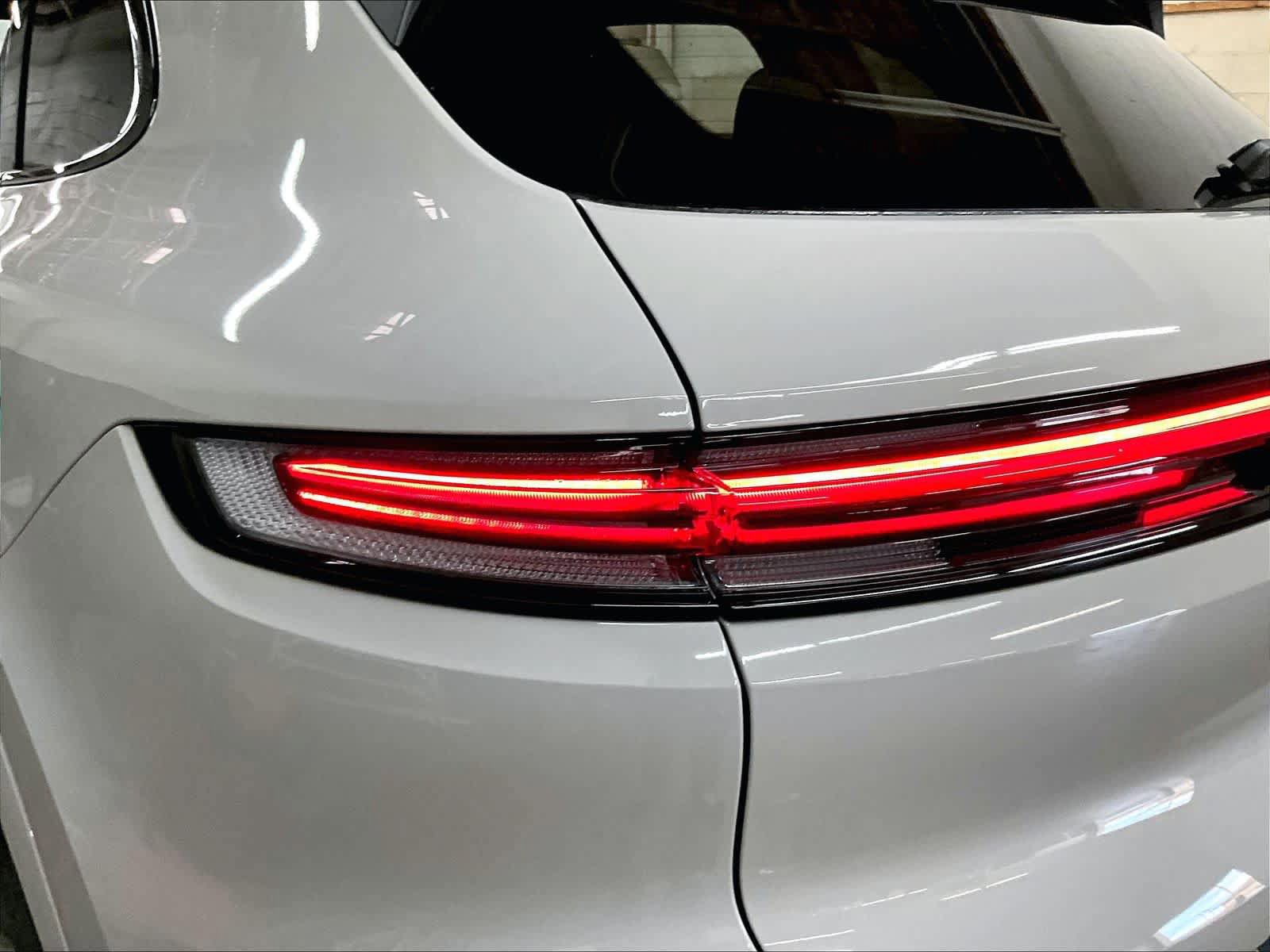 Used 2025 Porsche Cayenne image 30