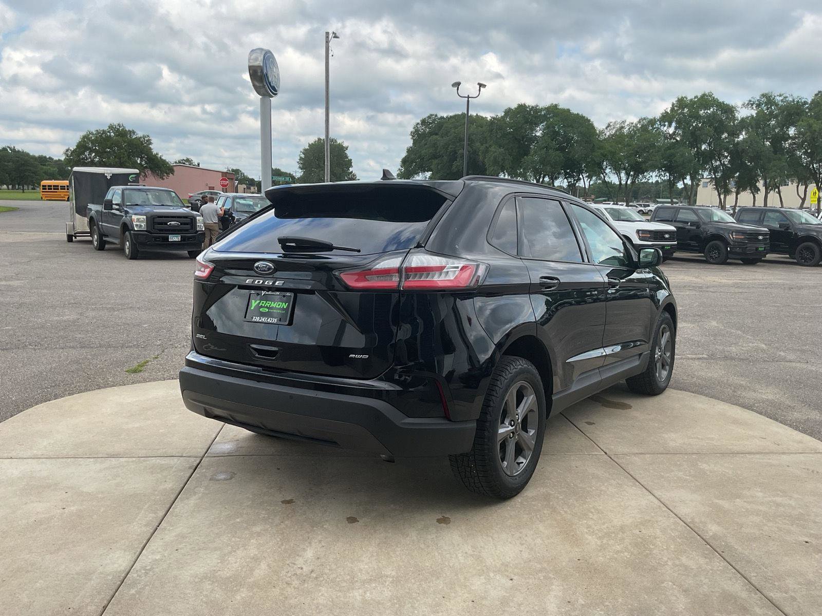 Used 2023 Ford Edge SEL w/ Sport Appearance Package image 5