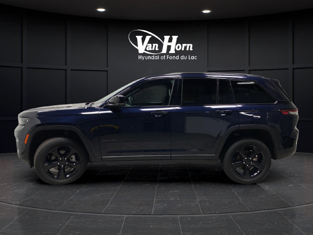 Used 2024 Jeep Grand Cherokee Limited w/ Black Appearance Package AWD/4WD image 4