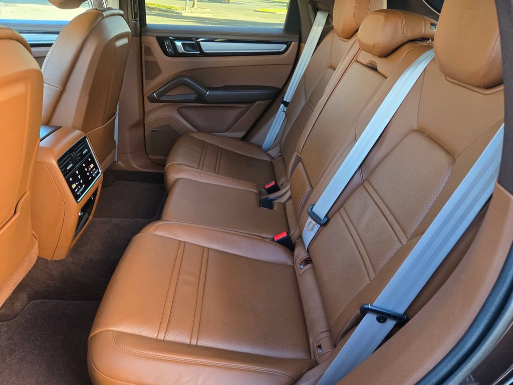 Used 2023 Porsche Cayenne Platinum Edition w/ Premium Package Plus (PIA) AWD/4WD image 18