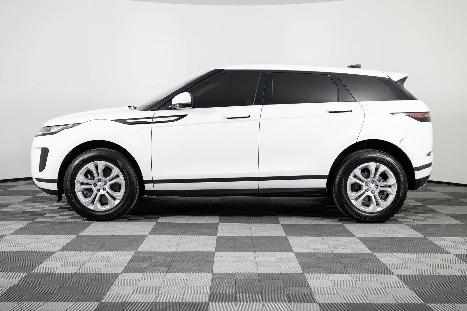 Used 2020 Land Rover Range Rover Evoque S image 3