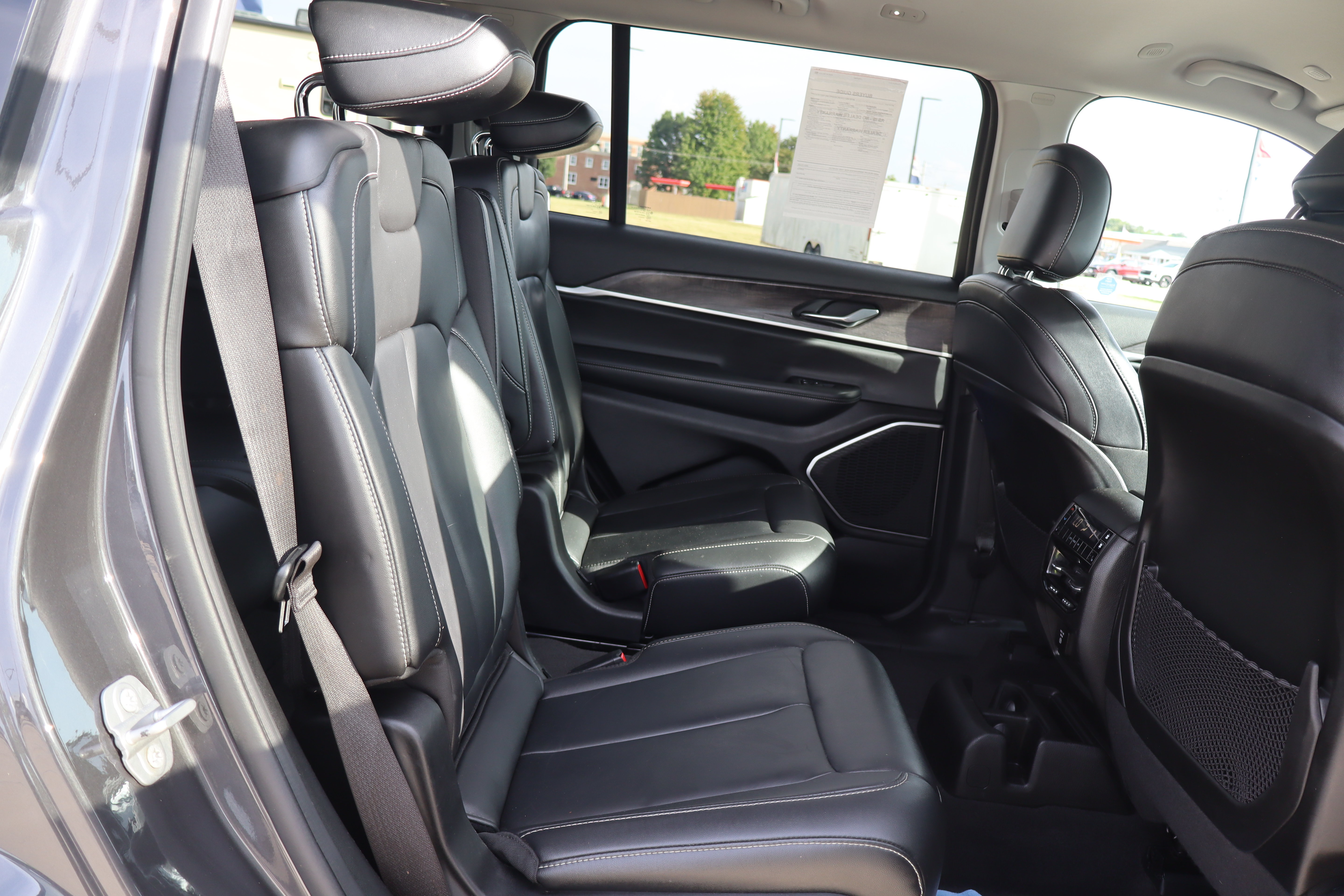 Used 2021 Jeep Grand Cherokee L Limited AWD/4WD image 14