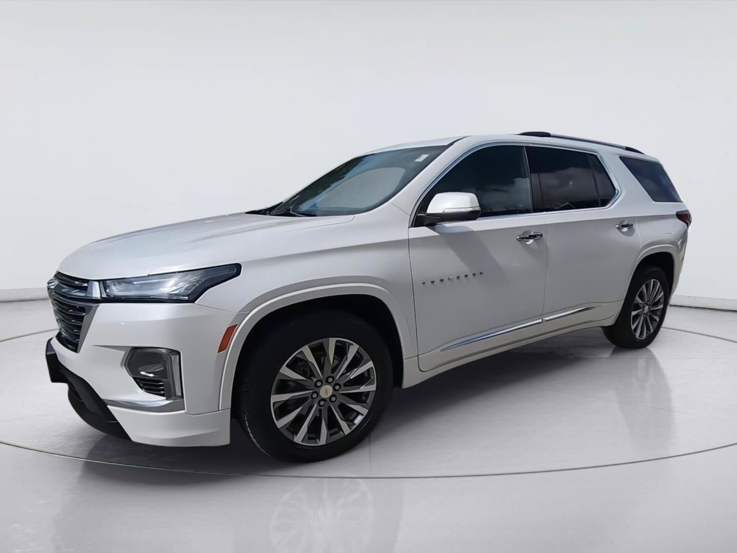 Used 2023 Chevrolet Traverse Premier AWD/4WD image 4