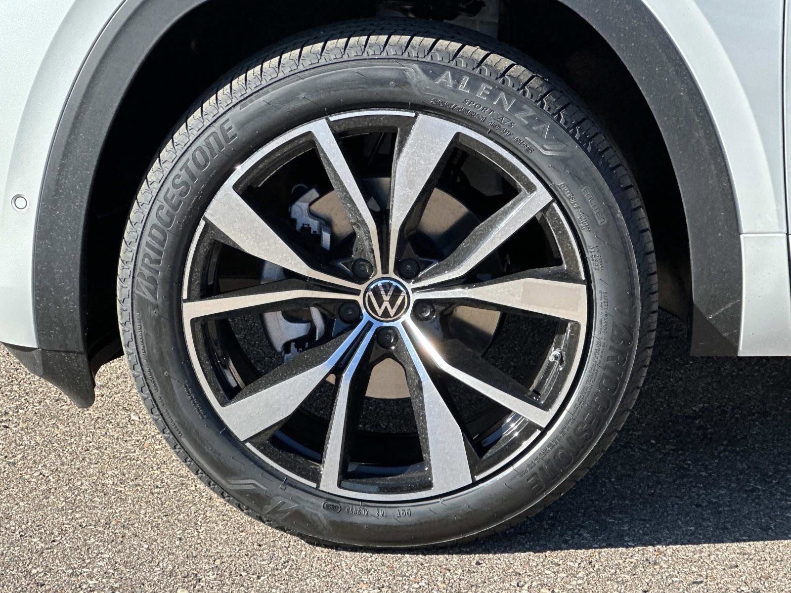 New 2026 Volkswagen Atlas SEL Premium R-Line image 9