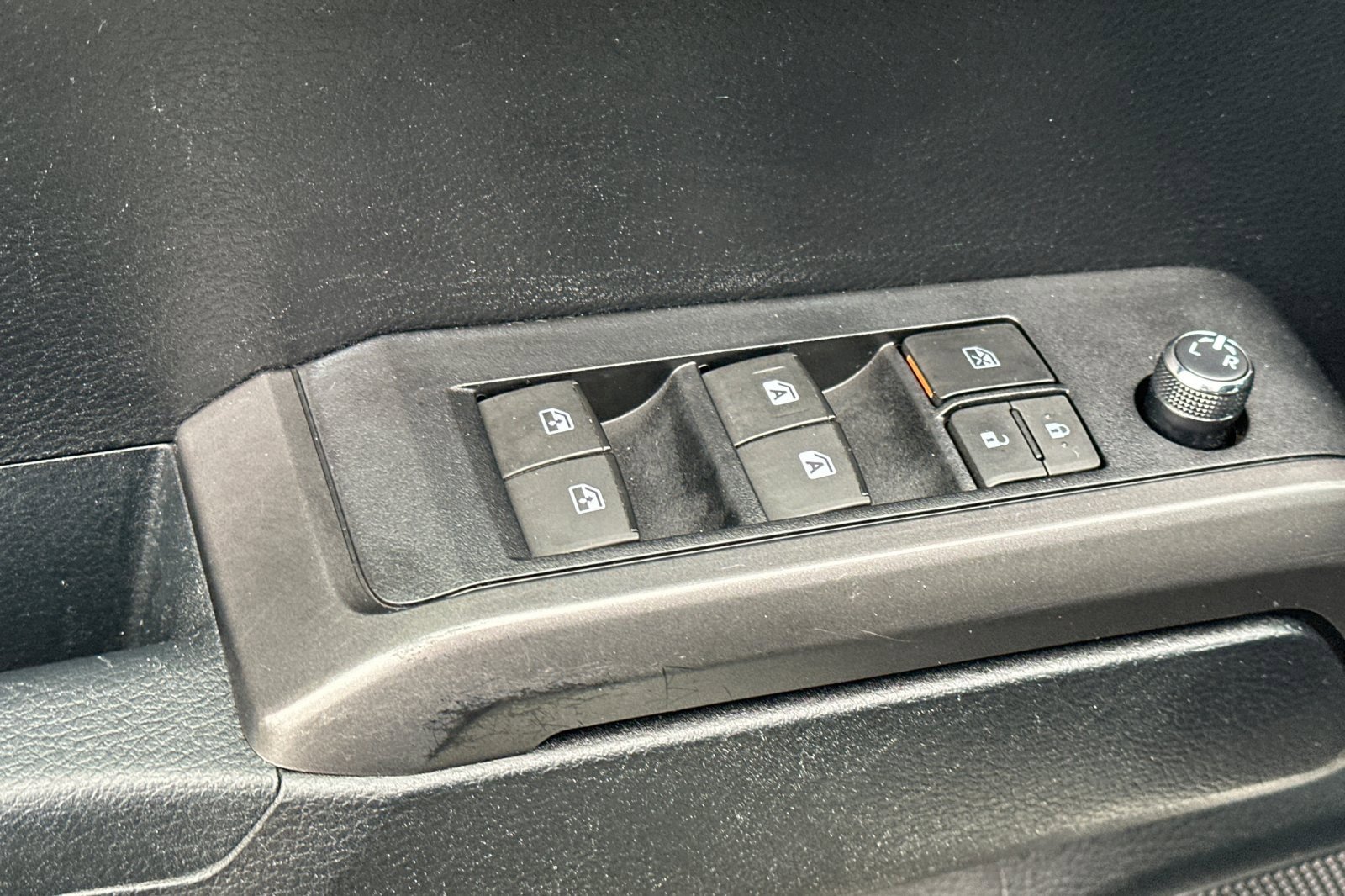 Used 2016 Toyota Tacoma TRD Sport image 11