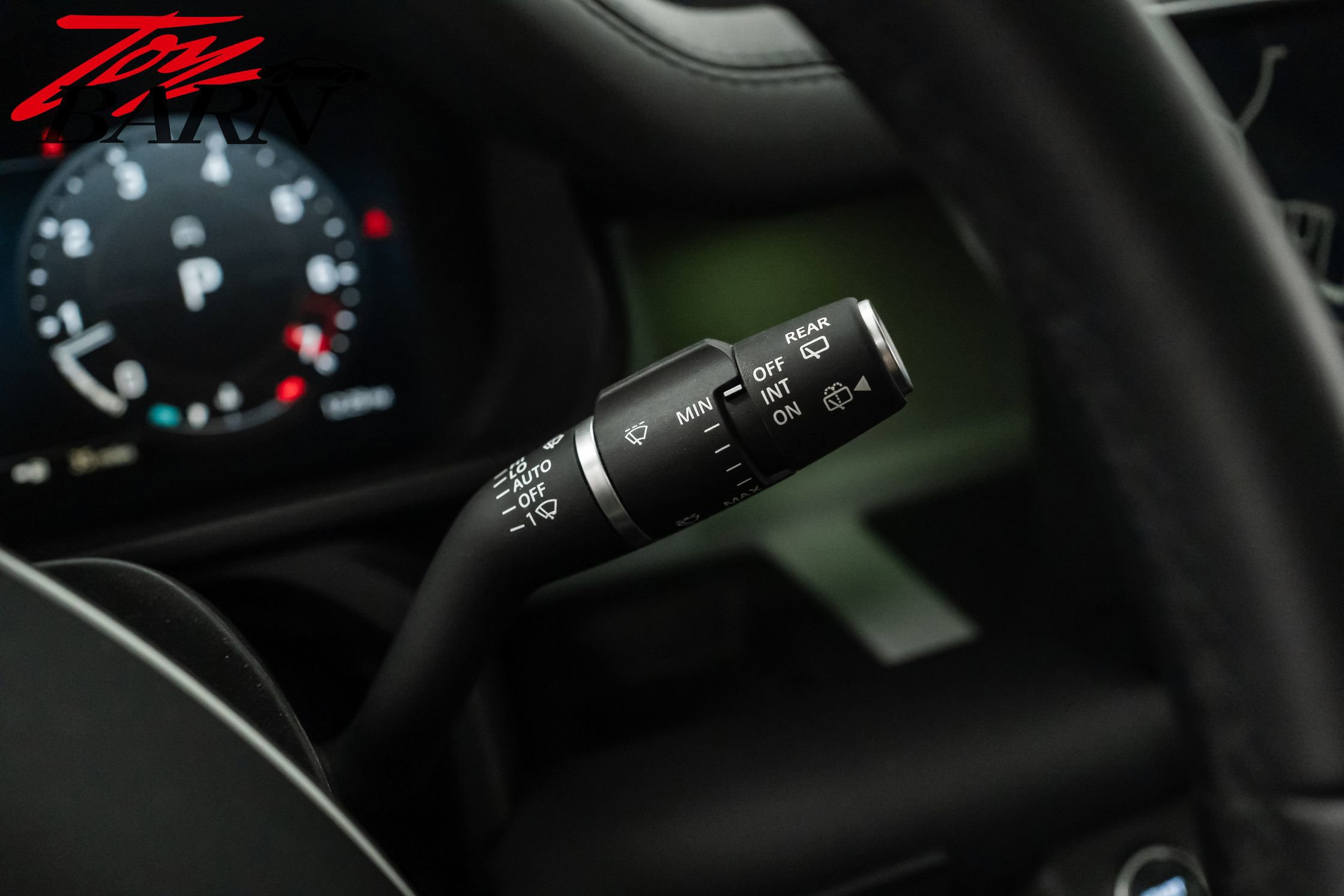 Used 2024 Land Rover Defender 110 SE image 32