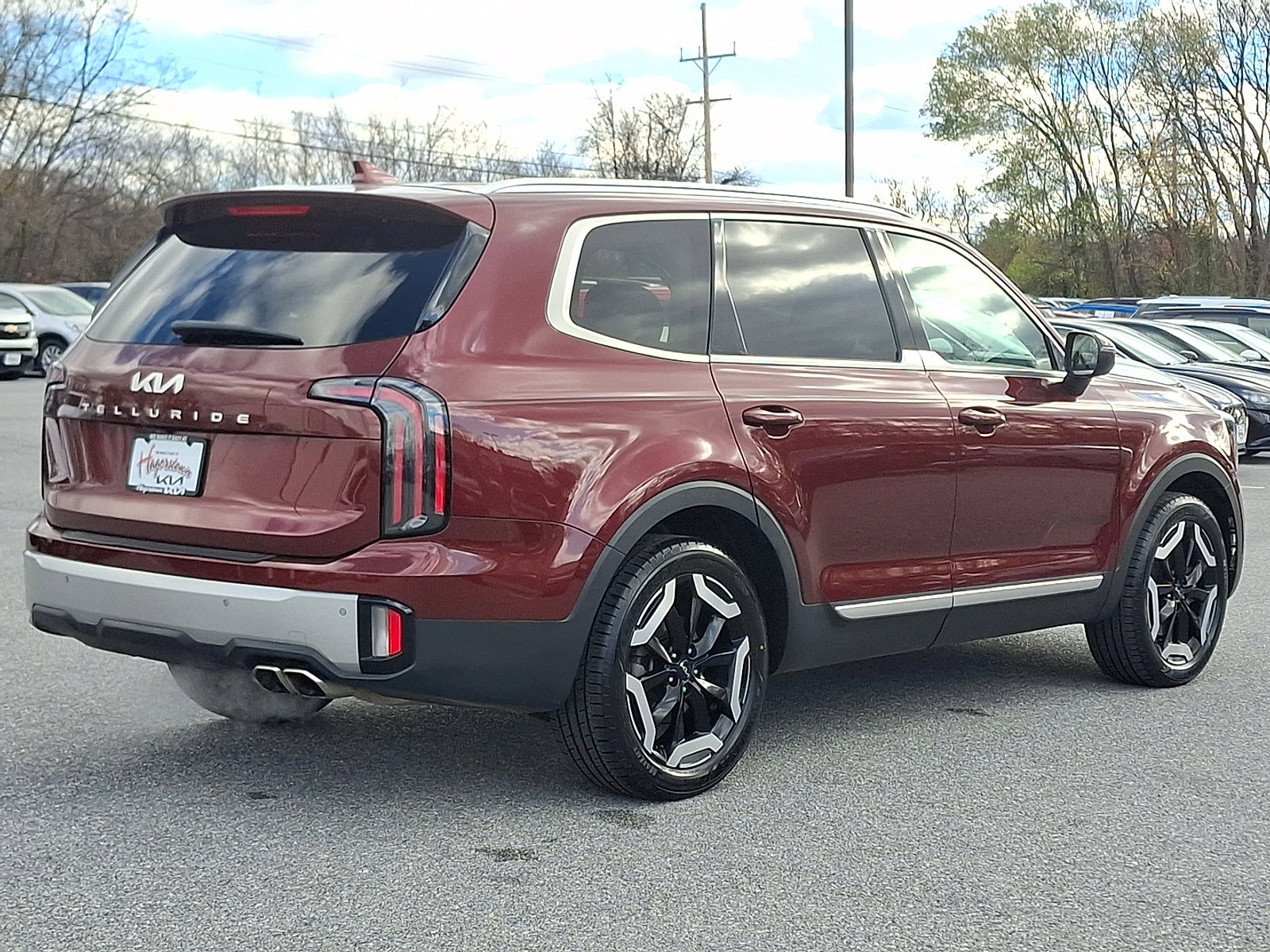 Used 2023 Kia Telluride EX w/ EX Captain's Chair Package image 6