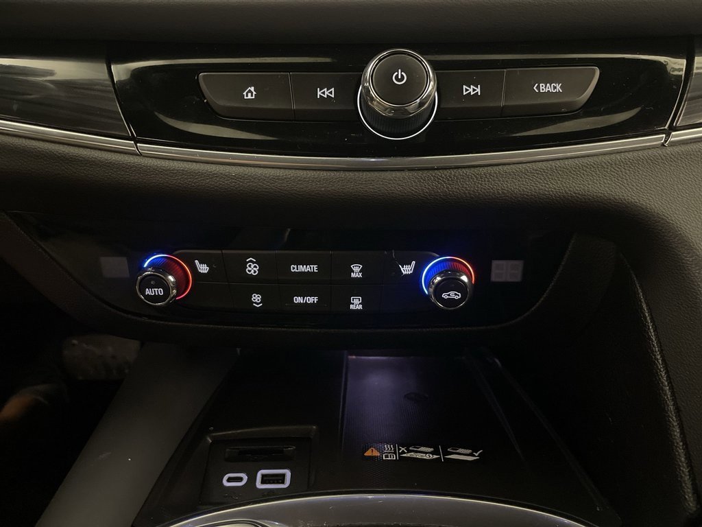 Used 2023 Buick Enclave Essence image 12