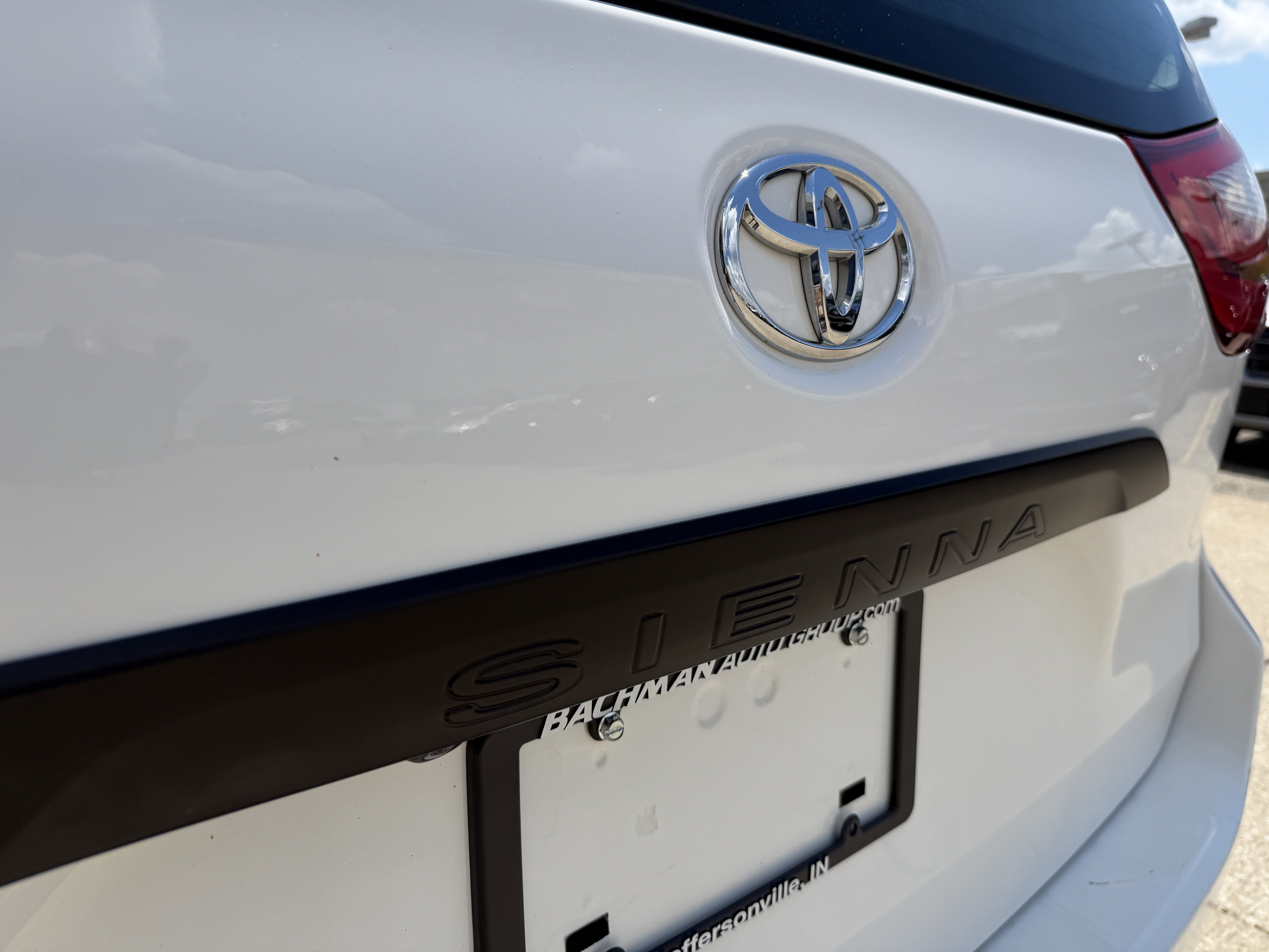 Used 2017 Toyota Sienna L FWD image 9