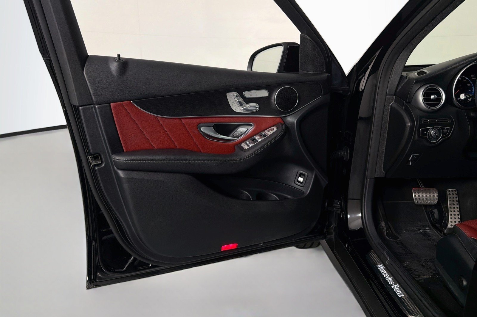 Certified 2022 Mercedes-Benz GLC 300 4MATIC w/ AMG Line image 22