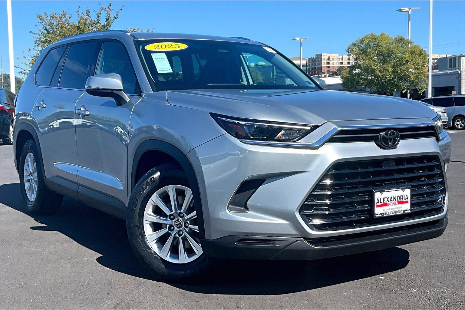 Used 2025 Toyota Grand Highlander FWD image 2