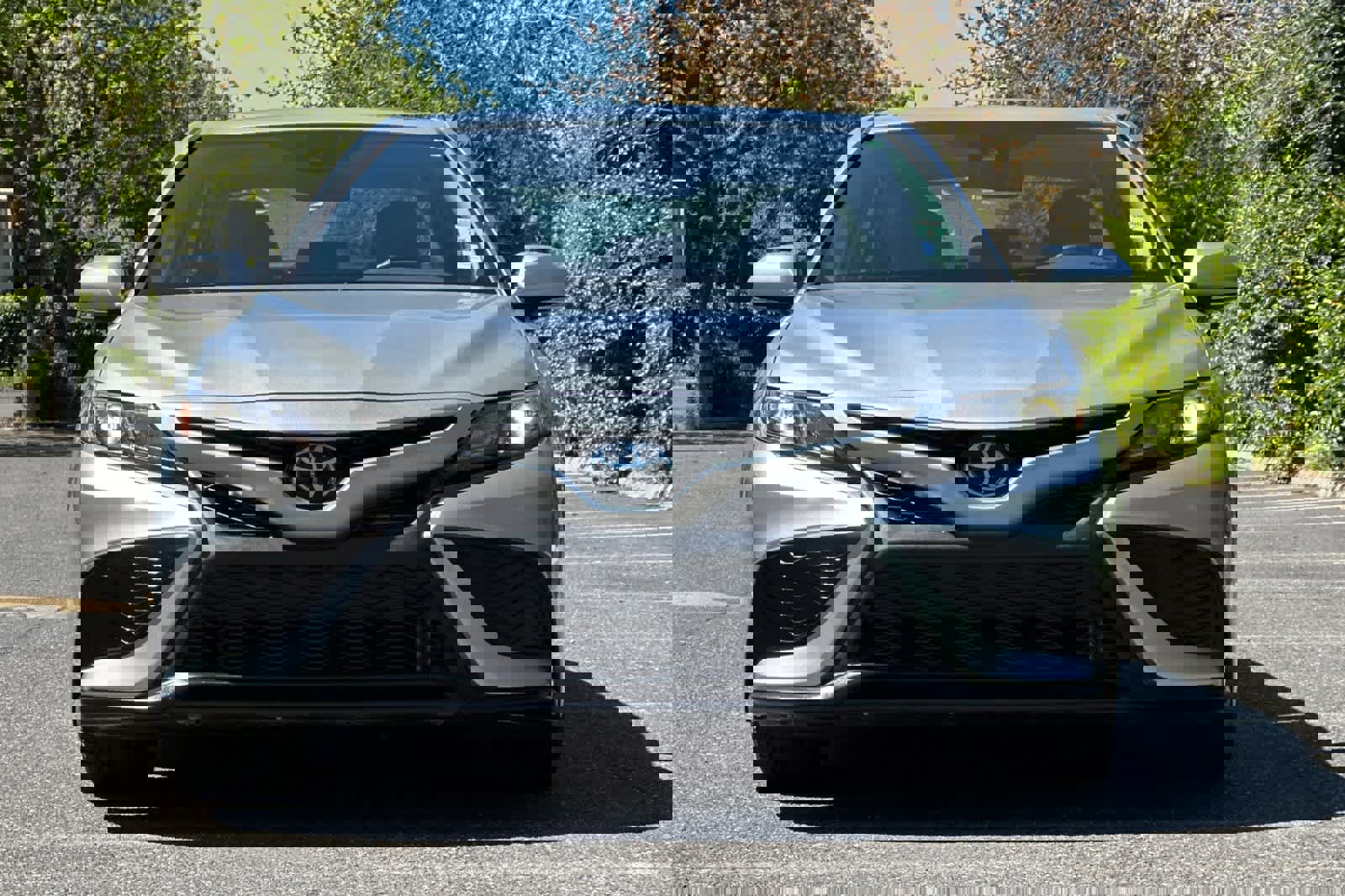 Used 2022 Toyota Camry SE w/ Convenience Package FWD image 8