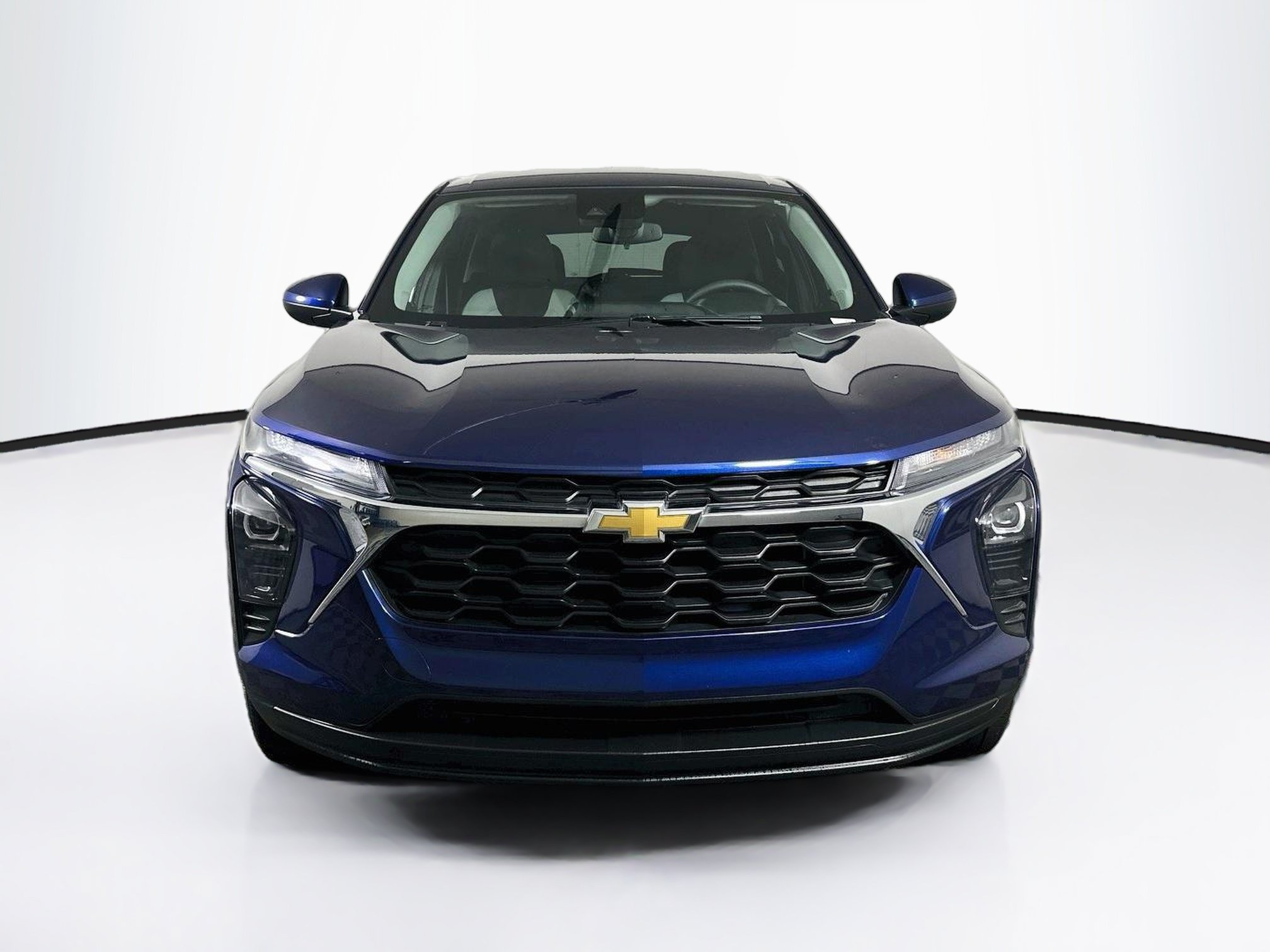 Used 2024 Chevrolet Trax LS w/ LS Convenience Package FWD image 2