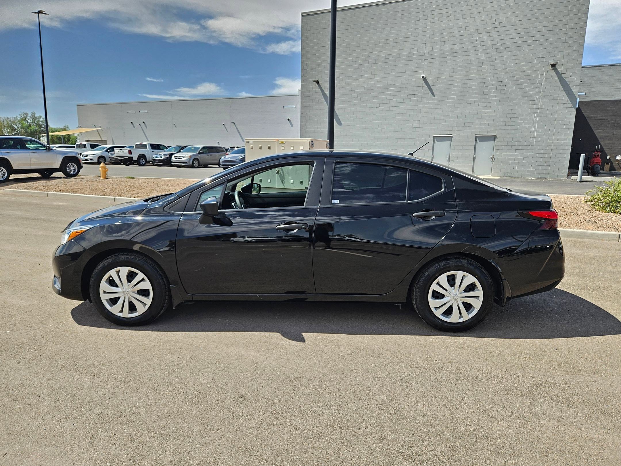 Used 2024 Nissan Versa S FWD image 2