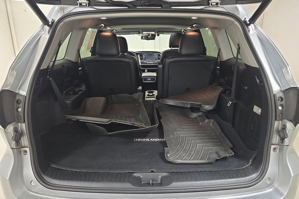 Used 2016 Toyota Highlander Limited w/ Driver Technology Package image 28