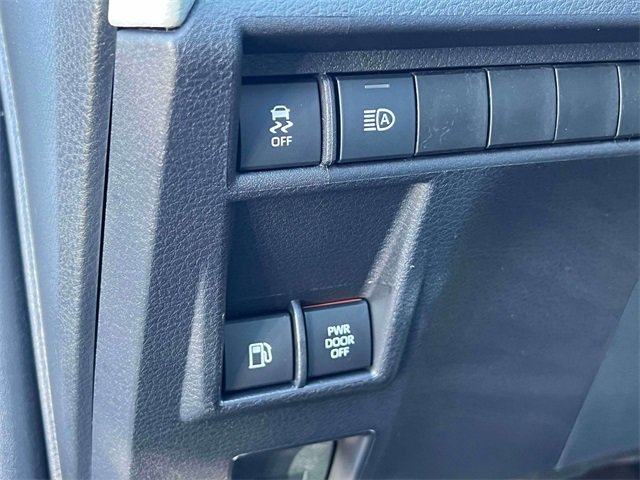 Used 2025 Toyota Sienna LE image 23