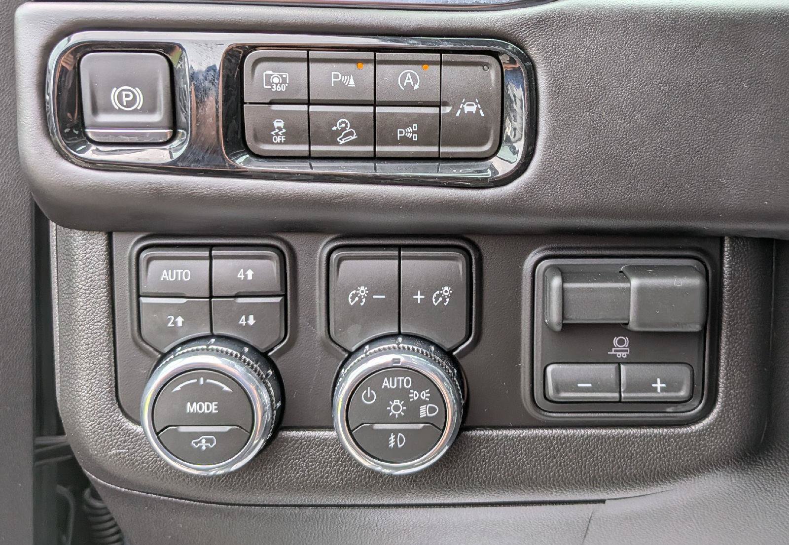 Certified 2026 GMC Yukon AT4 Ultimate AWD/4WD image 16