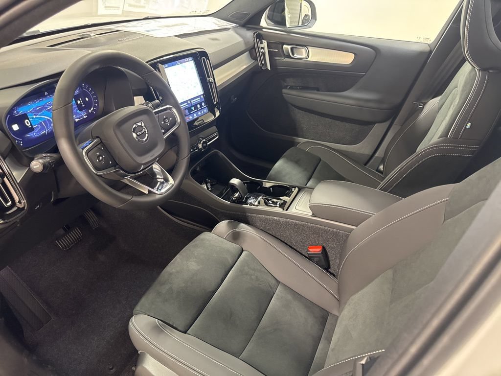 New 2026 Volvo XC40 B5 Ultra w/ Climate Package AWD/4WD image 18