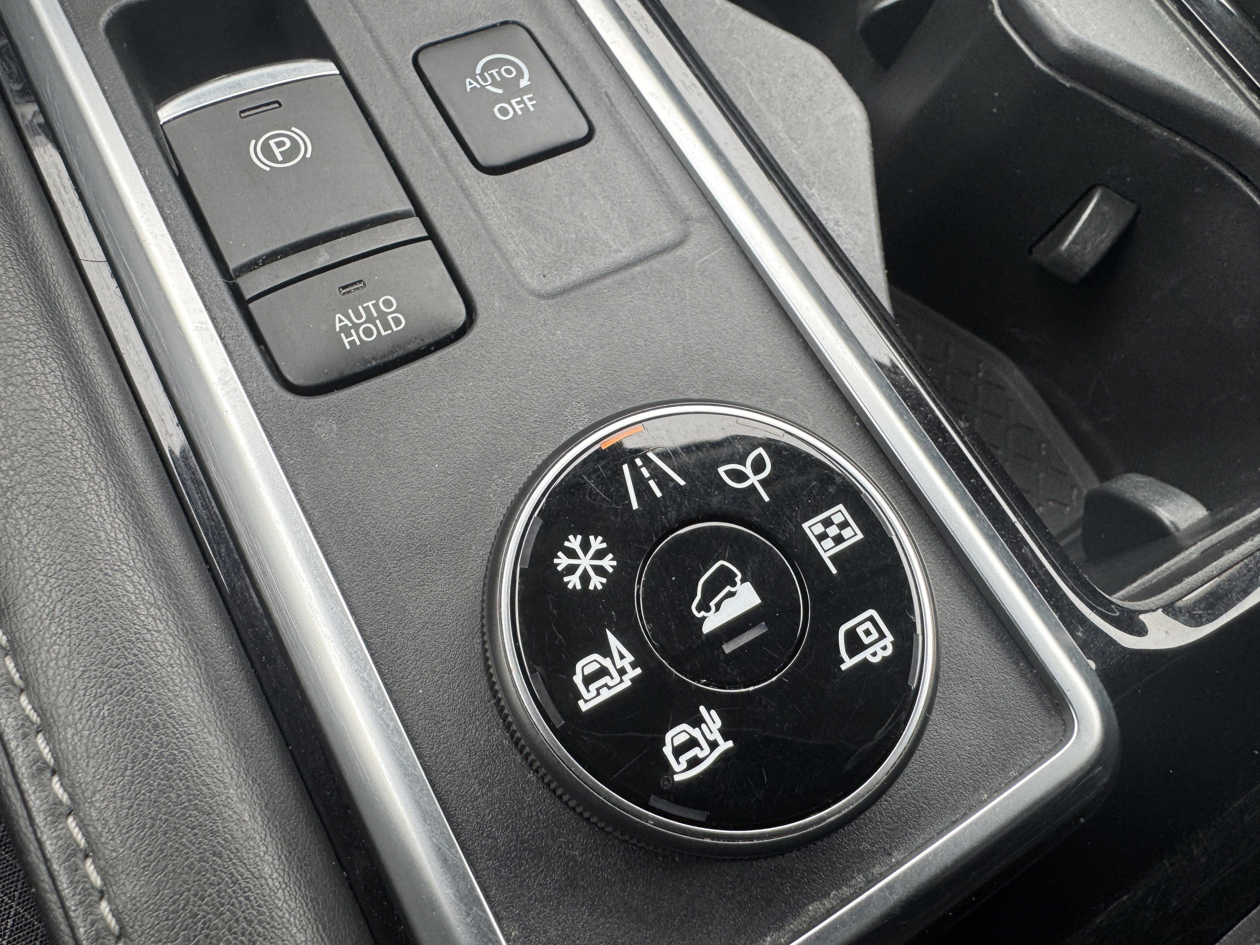 Used 2022 Nissan Pathfinder SV image 29