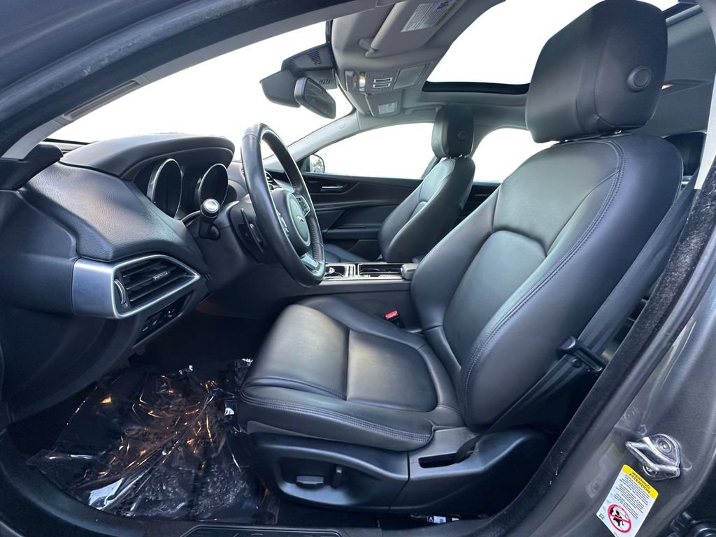 Used 2018 Jaguar XE Premium AWD/4WD image 9