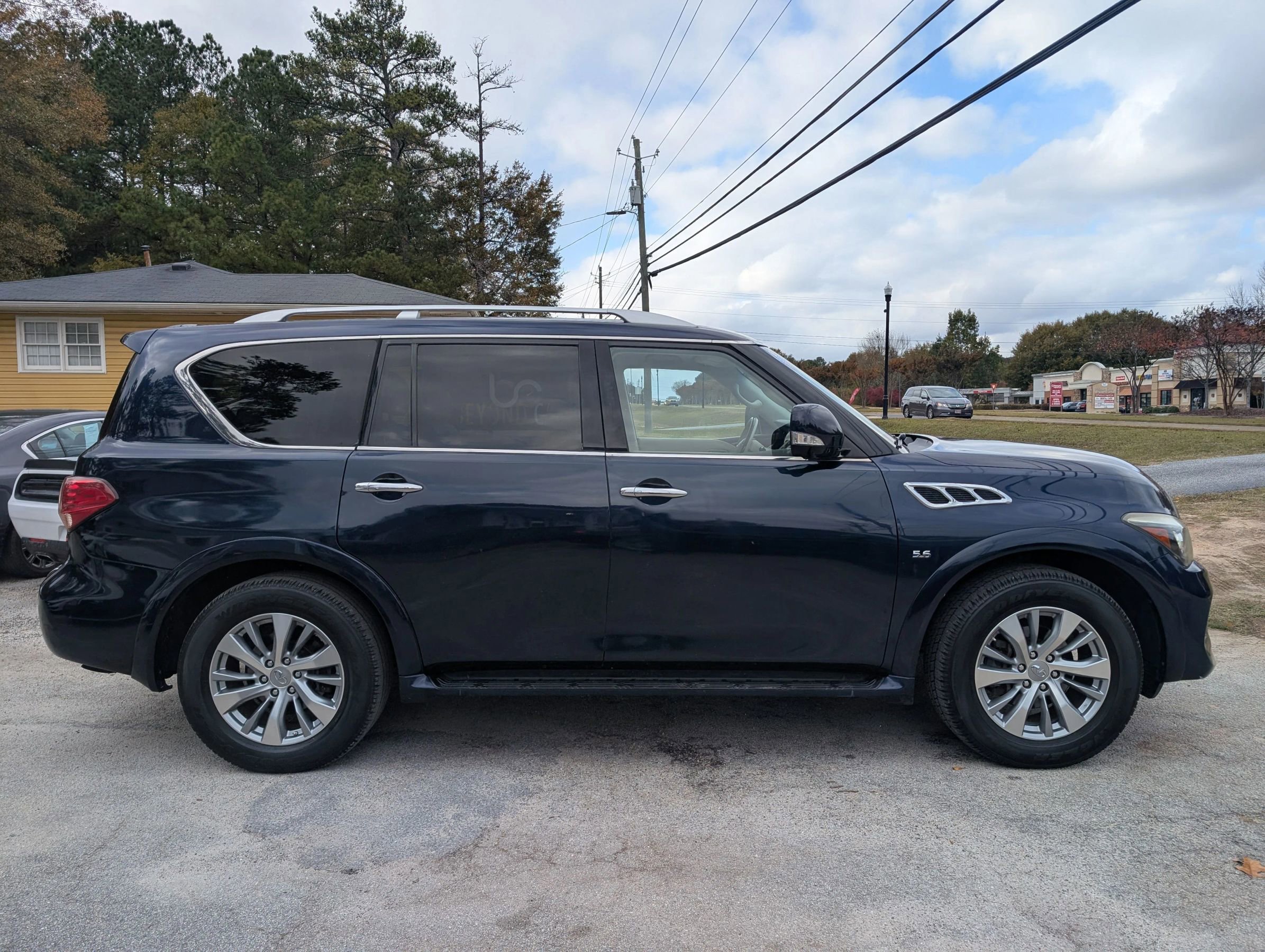 Used 2016 INFINITI QX80 Sport Utility 4D w/ Driver's Assistance Package image 5