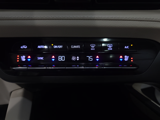Used 2023 Buick Envision Avenir AWD/4WD image 20