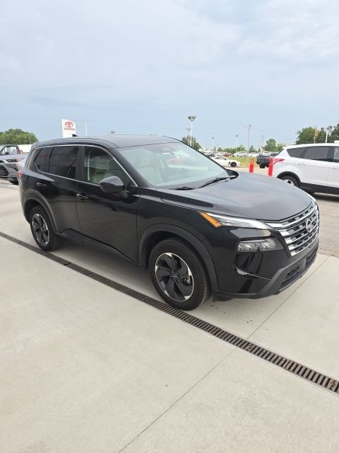 Used 2025 Nissan Rogue SV AWD/4WD image 5