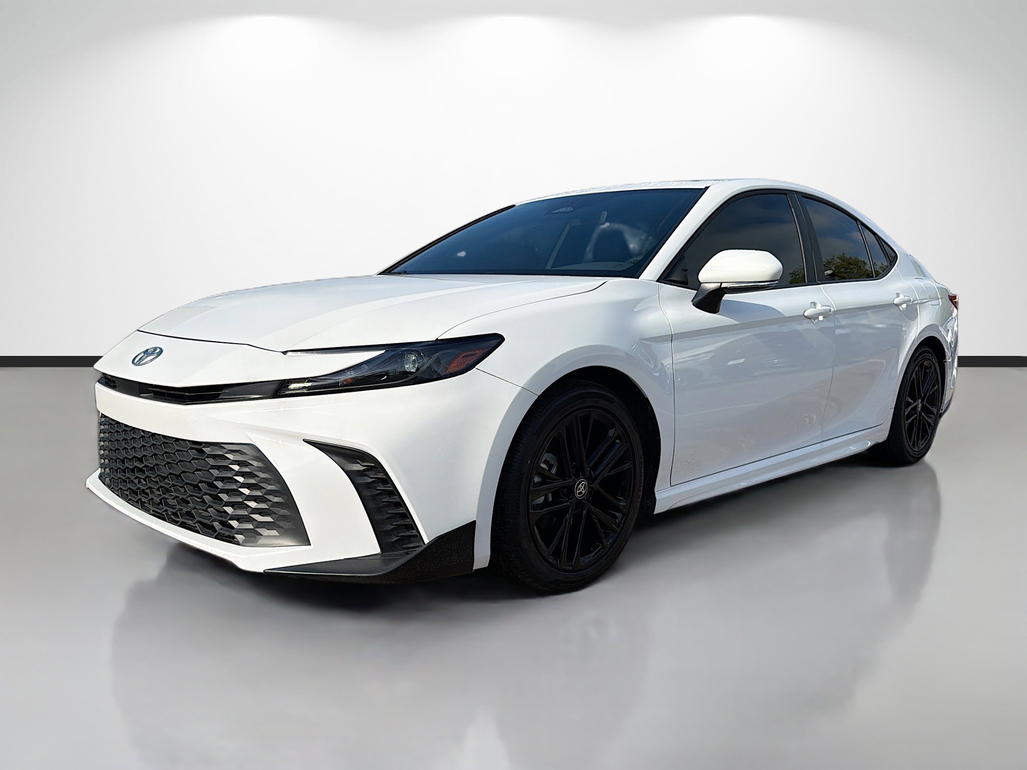 Used 2025 Toyota Camry SE w/ Multimedia Upgrade Package image 7