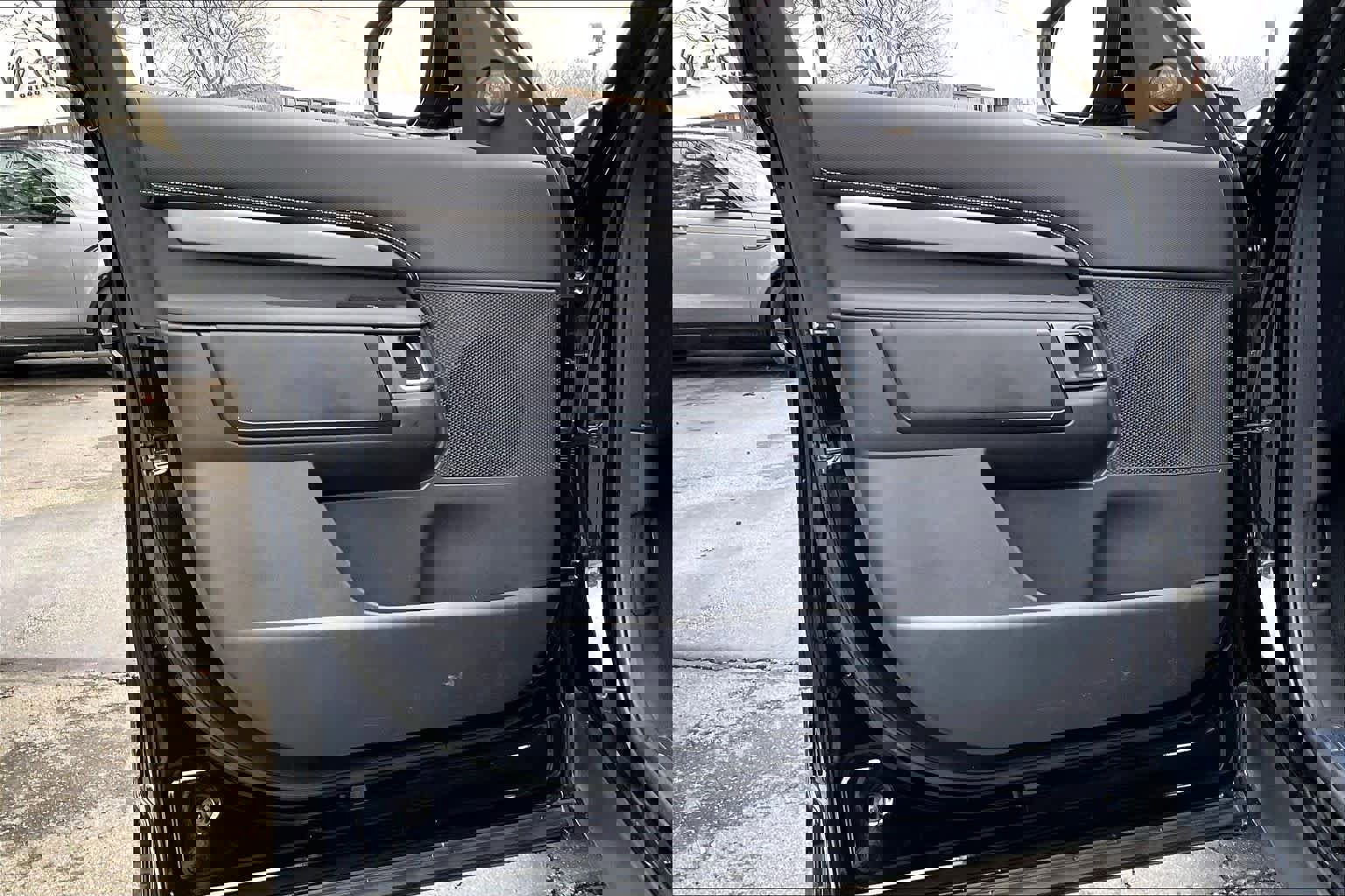 Used 2023 Land Rover Discovery S R-Dynamic image 25